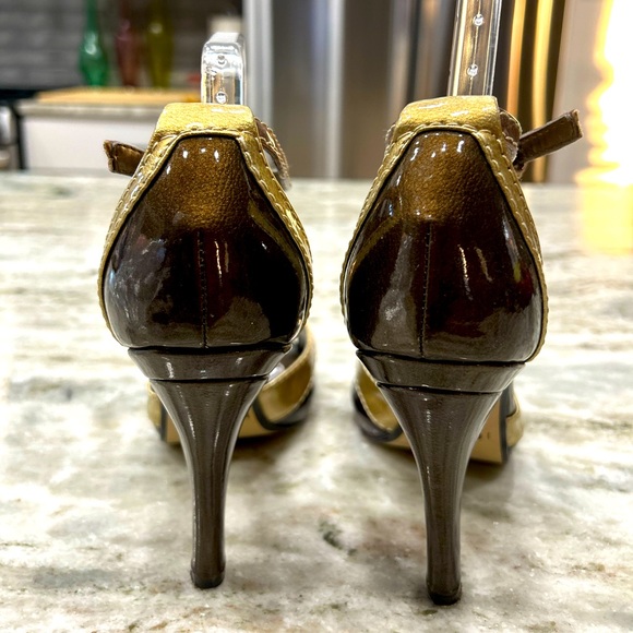 Steve Madden Patent Leather Brown/Gold T-Strap Shoes - Picture 6 of 11
